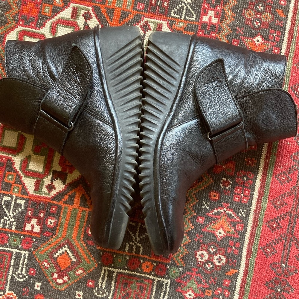 Size 8 (39) Fly London Leather Velcro Slip On Boots black wedge heel monk strap - Picture 3 of 15
